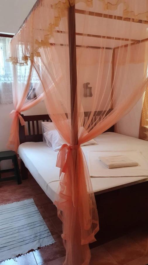 Guesthouse Kind And Love Hikkaduwa Ngoại thất bức ảnh