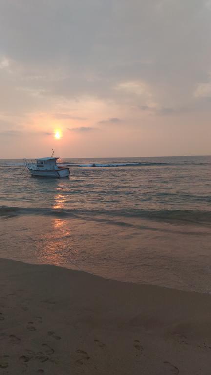 Guesthouse Kind And Love Hikkaduwa Ngoại thất bức ảnh